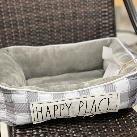 rae dunn happy place bed pet